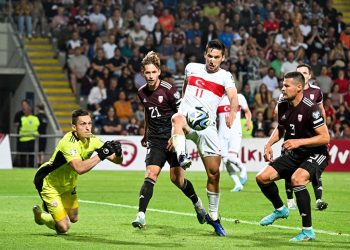 Mağluptur bu yolda galip